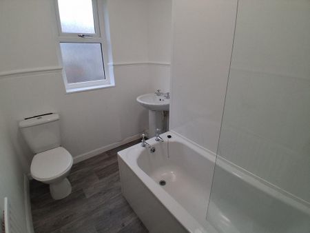 2 bedroom terraced house to rent - Photo 2