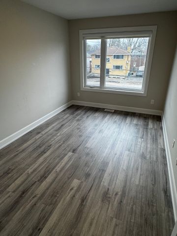 For Lease - 902 - A Pinecrest Road, Britannia Heights - Queensway Terrace N and Area, Ontario - Photo 3
