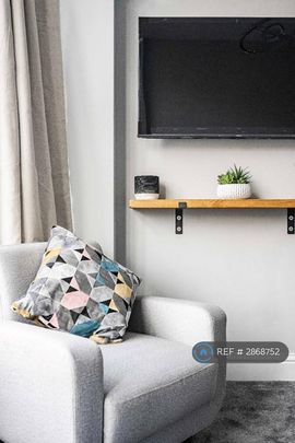 1 bedroom in a house share to rent - Photo 1
