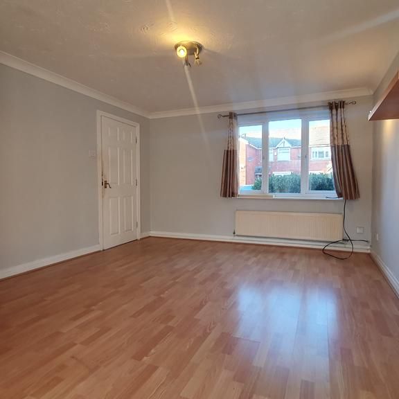 3 bedroom mews to rent - Photo 1