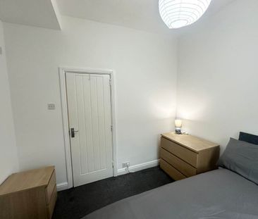 Glebe Avenue (Room 1), Kirkstall, Leeds - Photo 4