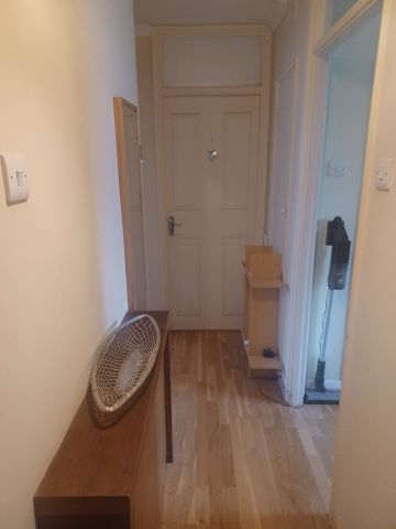 Room in a Shared Flat, Burton House, SE16 - Photo 4