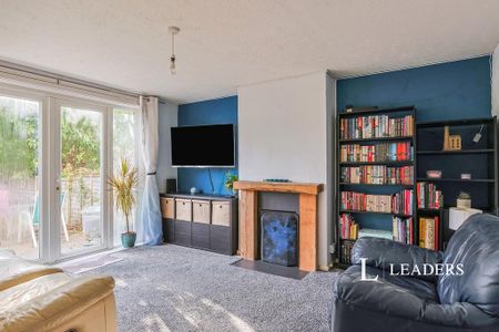 2 bedroom maisonette to rent - Photo 2