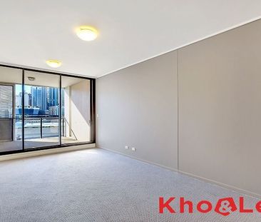 TWO BEDROOM APARTMENT WITH STUNNING CITY VIEWS - Photo 2