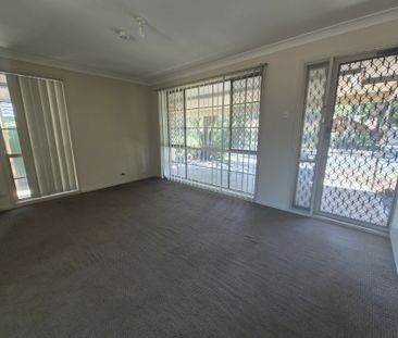 Beautiful 3 Bedroom Family Home in a convenient location!! - Photo 1