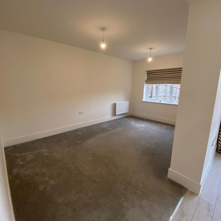 3 bedroom link detached house to rent - Photo 1