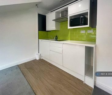 Studio to rent - Photo 2