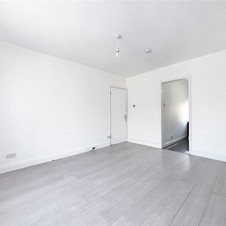 2 bedroom maisonette to rent - Photo 1