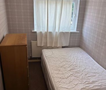 Room in a Shared Flat, York Road, SW11 - Photo 6