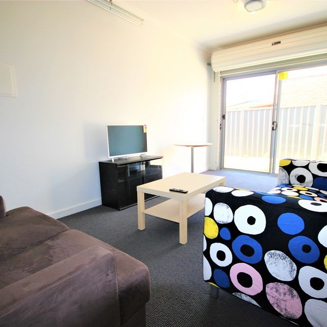 6-bedroom shared house / townhouse, Fifth Street - Photo 1