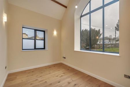 4 bedroom semi-detached house to rent - Photo 5