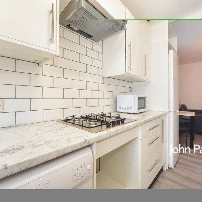 1 bedroom in a house share to rent - Photo 1