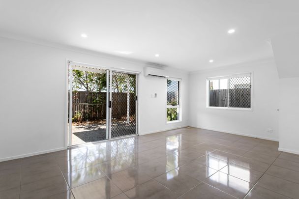 Modern Townhouse! Two Car Accomodation Townhouse - Photo 1