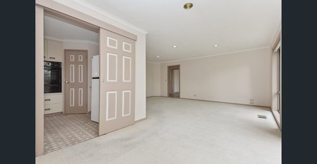 Family Living in a Quiet Kennington Pocket - Photo 1