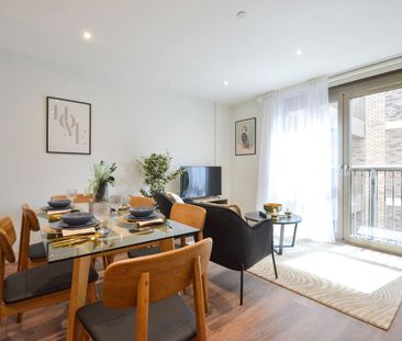 3 bed flat to rent in Randalls Way, Leatherhead, KT22 - Photo 1