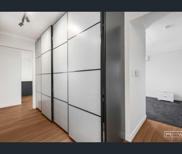 Stylish, Low-Maintenance Unit in a Prime Location - Photo 4