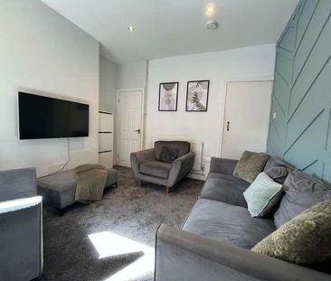 Stylish Bedroom House, LN1 - Photo 4