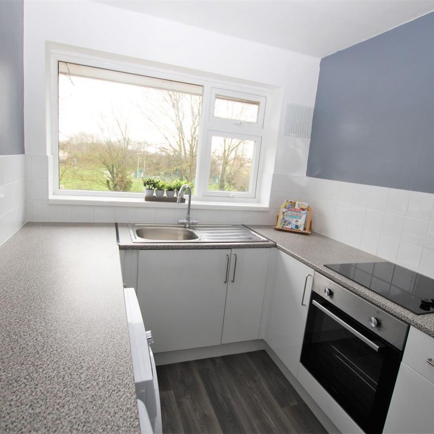 2 bedroom Maisonette to let - Photo 1