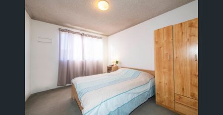 Well presented 2 bedroom unit!! - Photo 2