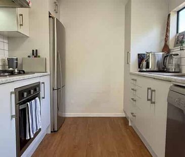 2 Bed Home with Sunny Deck & Outdoor Retreat - Photo 3