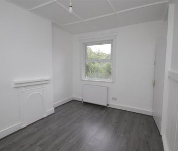 2 bedroom end of terrace house to rent - Photo 4