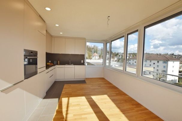 Modern 3.5-room apartment with balcony at the Lyss train station - Foto 1