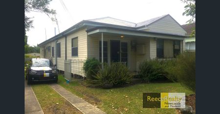 STUDENT HOUSE IN GREAT LOCATION - Photo 2