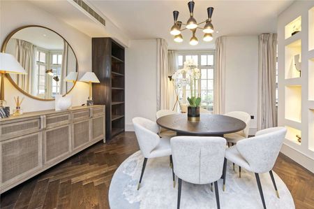 A beautifully presented two bedroom property in Eresby House with access to communal gardens. - Photo 4