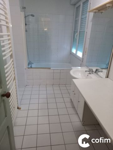 Location Appartement 3 pièces 72m² OLORON STE MARIE 64400 - Photo 5