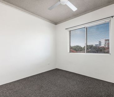 Well Presented Apartment Close to the Station - Photo 1