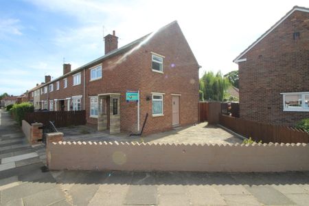 3 Bedroom End Terraced House - Photo 3