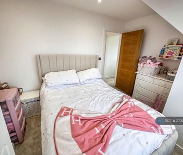 3 bedroom semi-detached house to rent - Photo 6