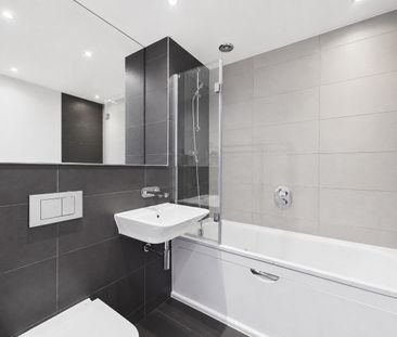 1 bedroom Flat in Drake Way, Reading - Photo 4