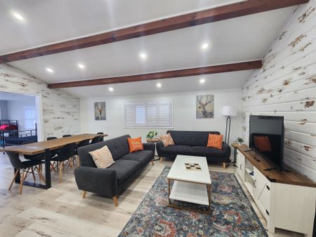 For Lease - 460 Wellington Street, Gravenhurst, Ontario - Photo 2