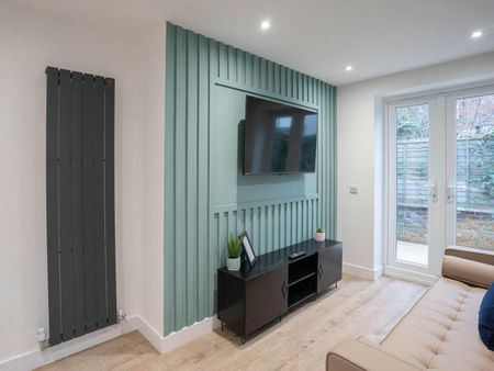 Terraced House to rent on - Photo 3