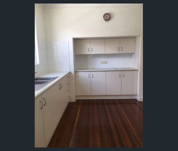 Charming Home in Prime Tarragindi Location - Photo 2