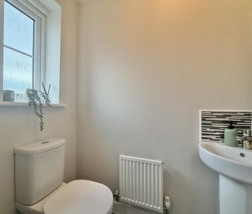 3 bedroom semi-detached house to rent - Photo 2