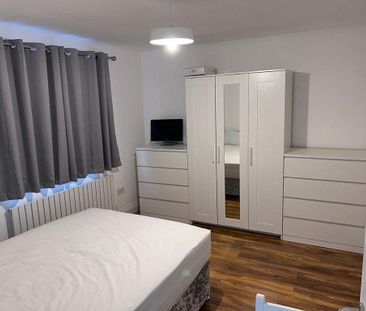 6 bedroom terraced house to rent - Photo 4