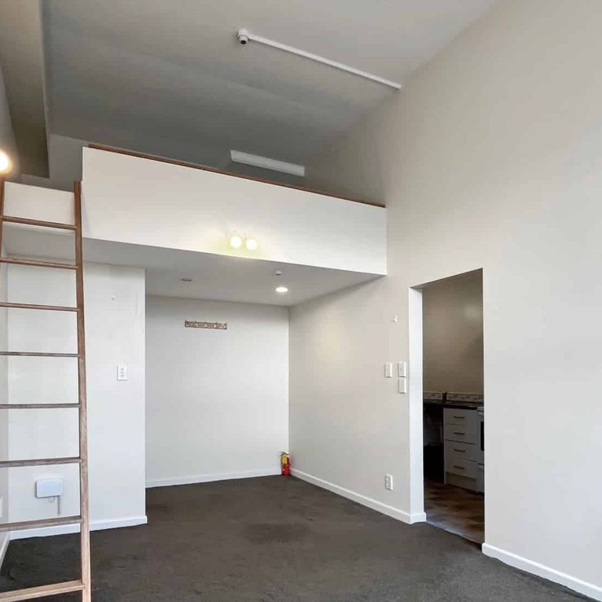 TWO WEEKS FREE RENT - Studio Loft in Newtown - Photo 1