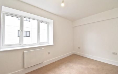 Araby Corner, Shepperton, TW17 - Photo 2