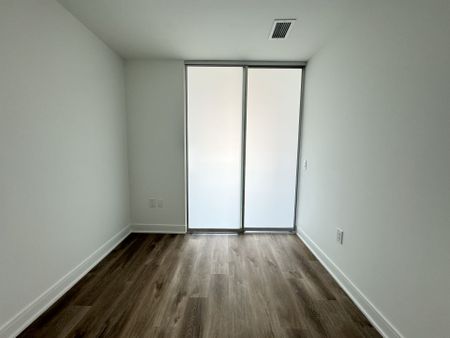 For Lease - 86 Dundas Street Unit# 1110, Mississauga, Ontario - Photo 4