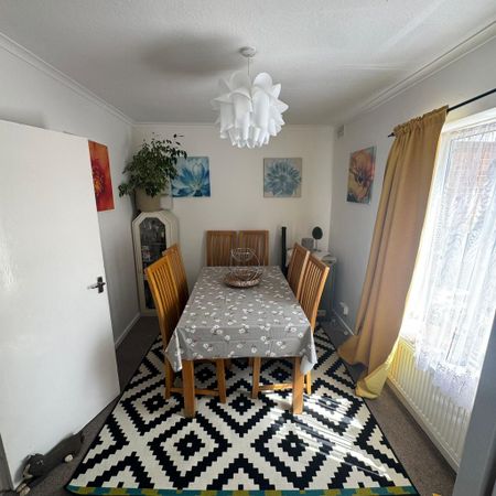 3 bedroom detached house to rent - Photo 3