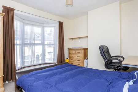 4 bedroom terraced house to rent - Photo 5