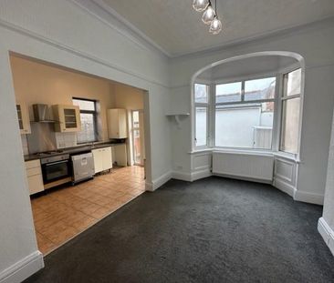 4 bedroom semi-detached house to rent - Photo 3