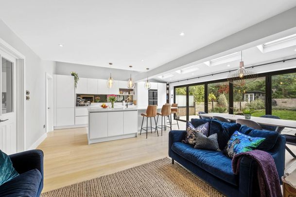 4 bedroom detached house to rent - Photo 1