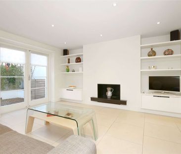A stunning four bedroom family home in Canonbury close to amenities... - Photo 2