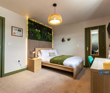 1 bedroom in a house share to rent - Photo 2