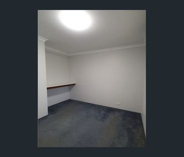 4X1 FAMILY HOME WITH SOLAR PANELS & POWERED SHED! - Photo 3