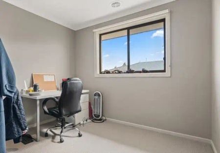 15 Lamaro Way, Wyndham Vale VIC 3024 - Photo 3