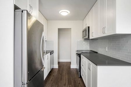 Somerset Manor - Photo 2